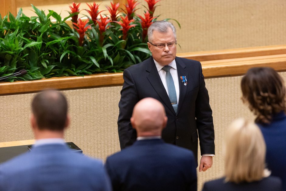 Seime – opozicijos protestas: per R. Žemaitaičio priesaiką paliko salę