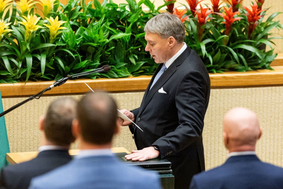 Seime – opozicijos protestas: per R. Žemaitaičio priesaiką paliko salę