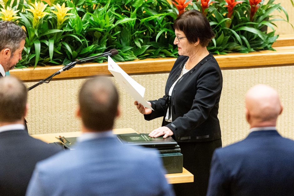 Seime – opozicijos protestas: per R. Žemaitaičio priesaiką paliko salę