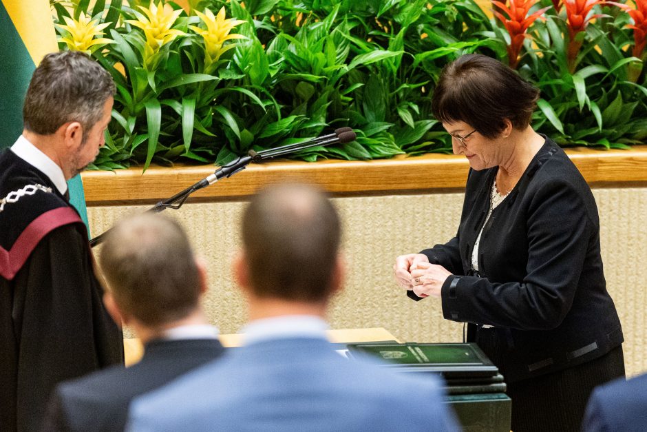 Seime – opozicijos protestas: per R. Žemaitaičio priesaiką paliko salę