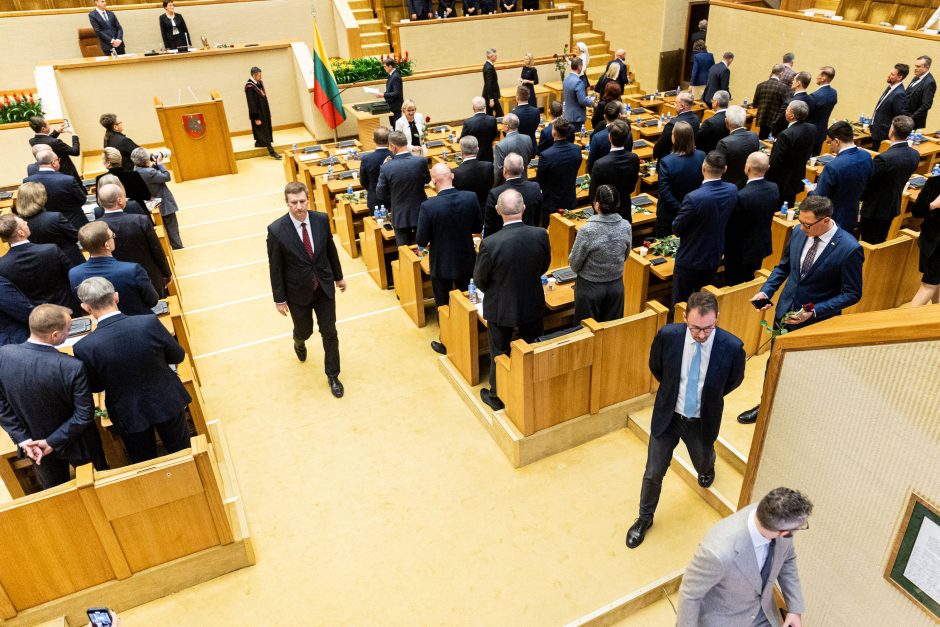 Seime – opozicijos protestas: per R. Žemaitaičio priesaiką paliko salę