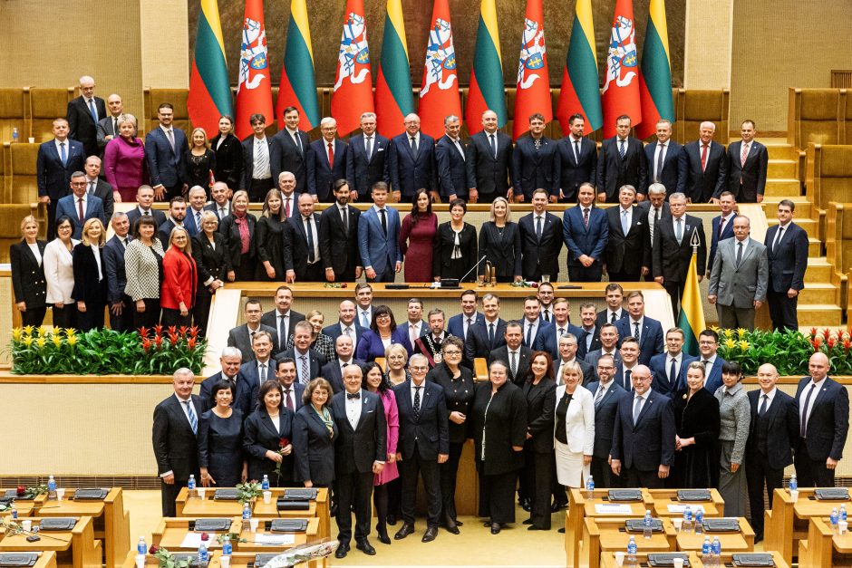 Seime – opozicijos protestas: per R. Žemaitaičio priesaiką paliko salę