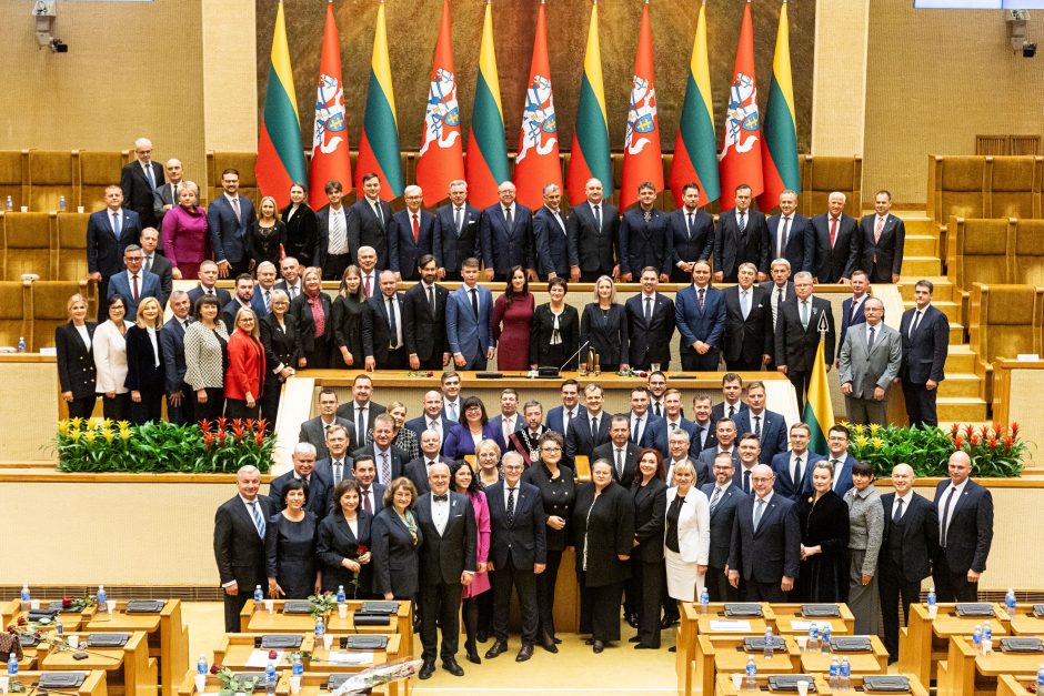 Seime – opozicijos protestas: per R. Žemaitaičio priesaiką paliko salę