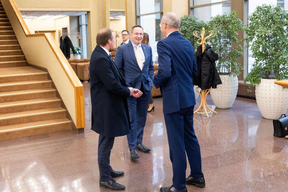 Seime – opozicijos protestas: per R. Žemaitaičio priesaiką paliko salę