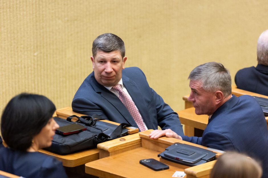 Seime – opozicijos protestas: per R. Žemaitaičio priesaiką paliko salę