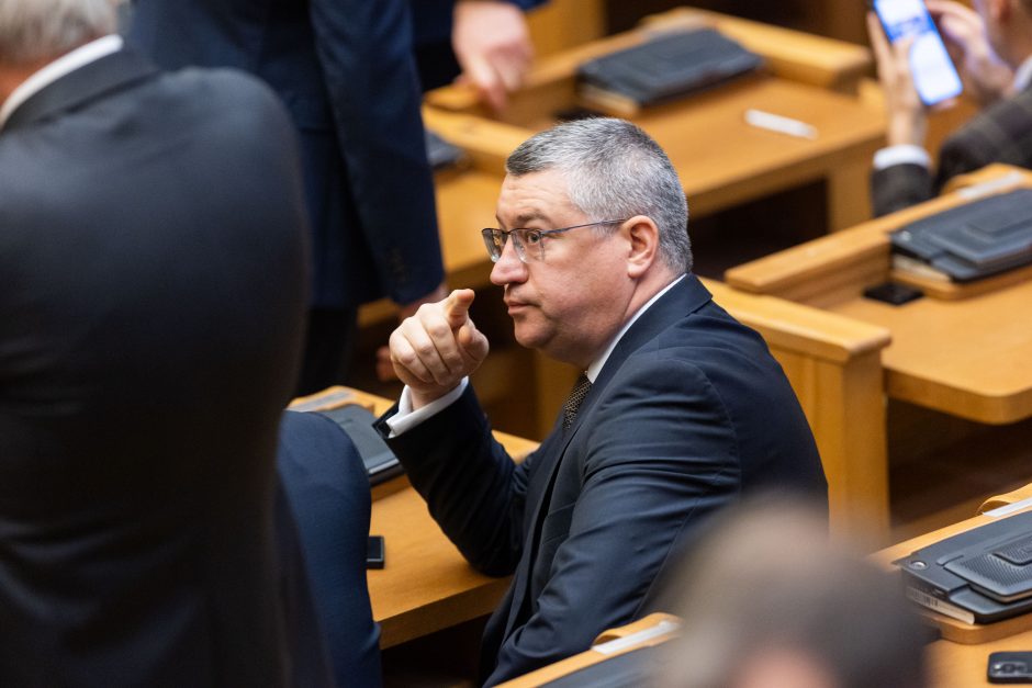 Seime – opozicijos protestas: per R. Žemaitaičio priesaiką paliko salę