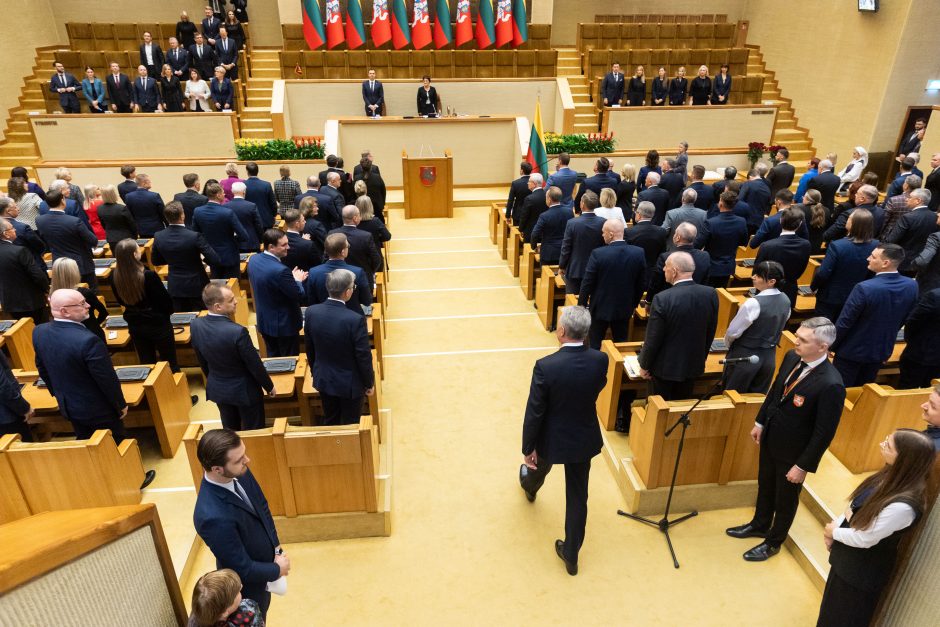 Seime – opozicijos protestas: per R. Žemaitaičio priesaiką paliko salę