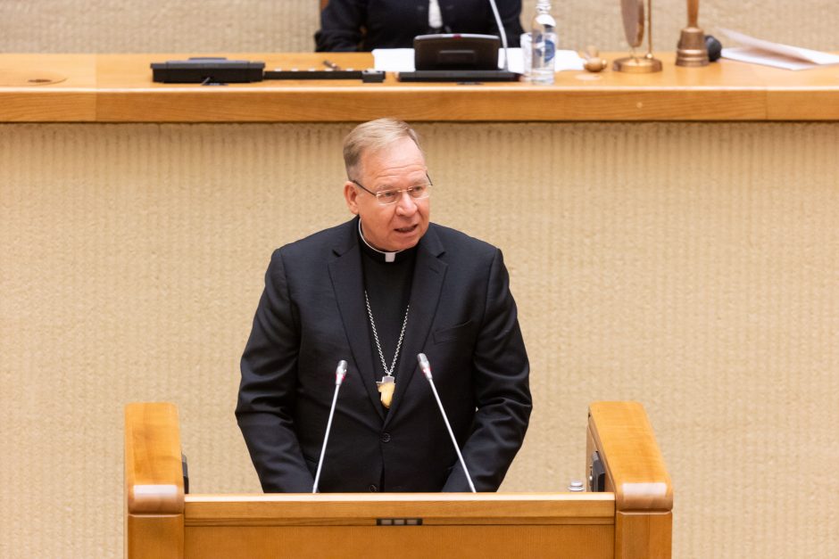 Seime – opozicijos protestas: per R. Žemaitaičio priesaiką paliko salę