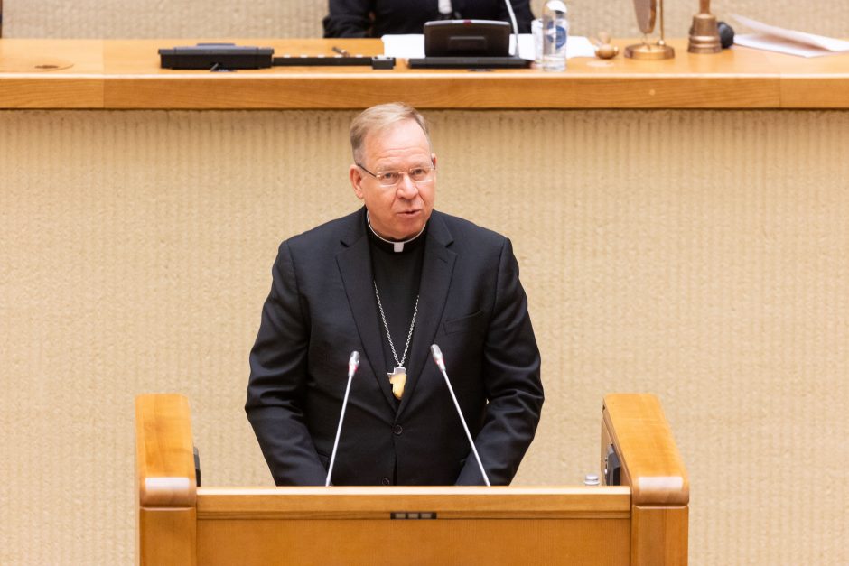 Seime – opozicijos protestas: per R. Žemaitaičio priesaiką paliko salę