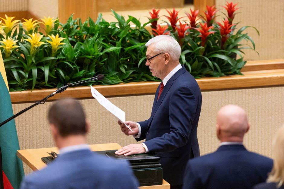 Seime – opozicijos protestas: per R. Žemaitaičio priesaiką paliko salę