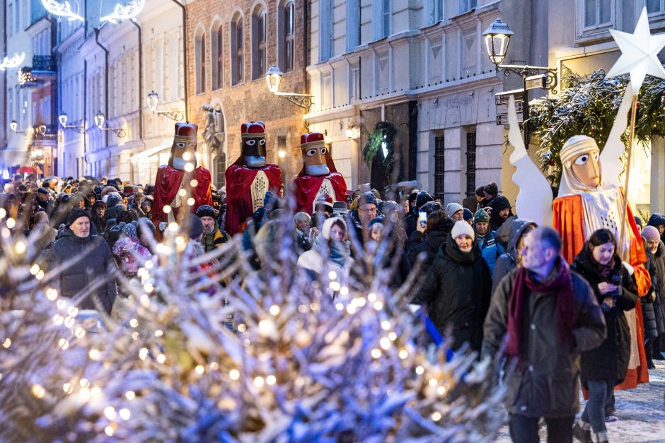 Sostinės gatvėmis žygiuojant Trims Karaliams išlydėtos žiemos šventės