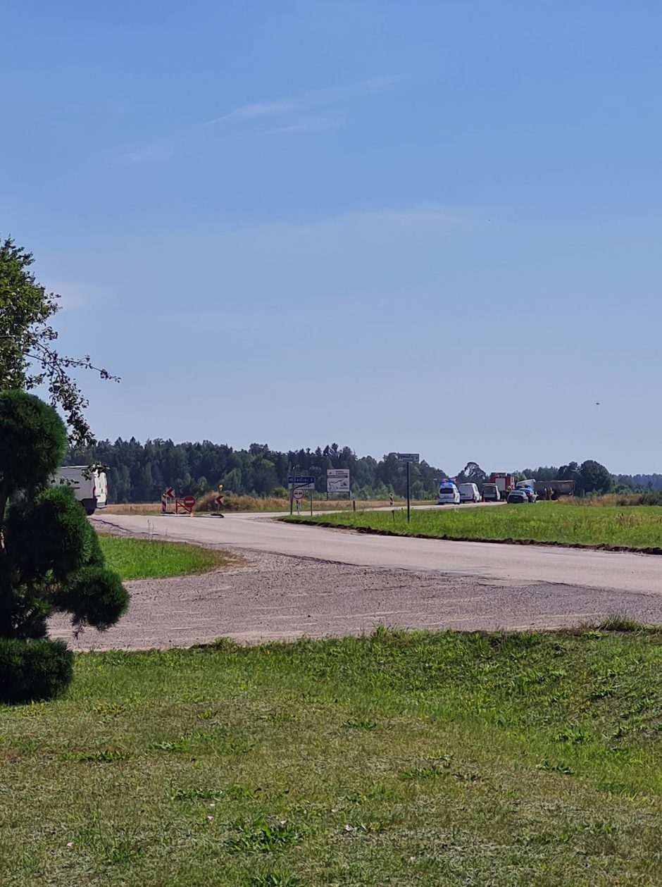 Automobiliui susidūrus su vilkiku Klaipėdos apskrityje žuvo žmogus