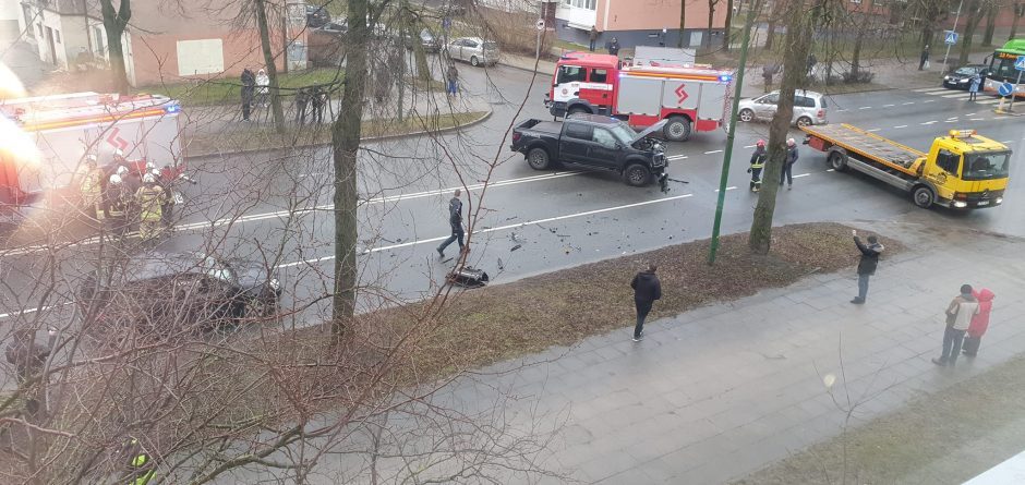 Skaudi žinia: per avariją pavojingoje Klaipėdos sankryžoje sužalota moteris neišgyveno