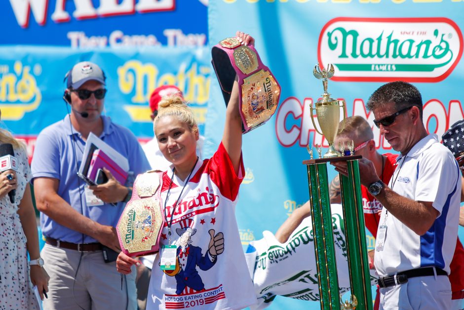 JAV dešrainių valgymo čempionai apgynė savo titulus