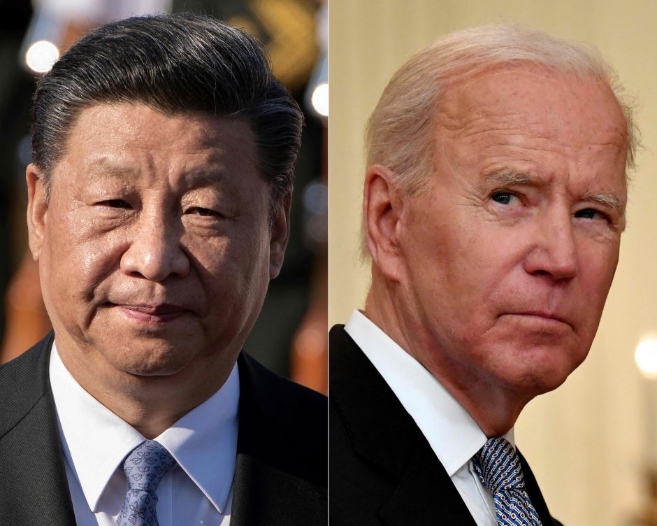 J. Bidenas ir Xi Jinpingas pirmą kartą per septynis mėnesius kalbėjosi telefonu