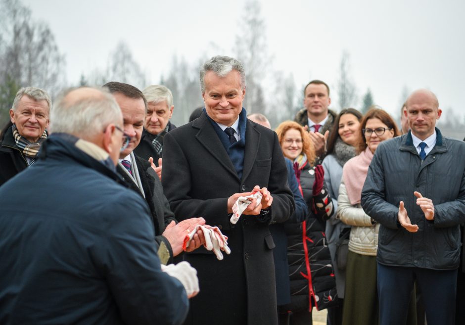 G. Nausėda tikisi, kad „Intersurgical“ gamykla prikels Visaginą