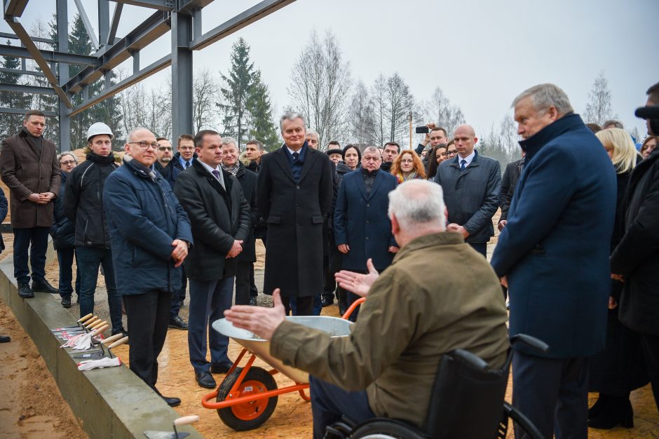 G. Nausėda tikisi, kad „Intersurgical“ gamykla prikels Visaginą