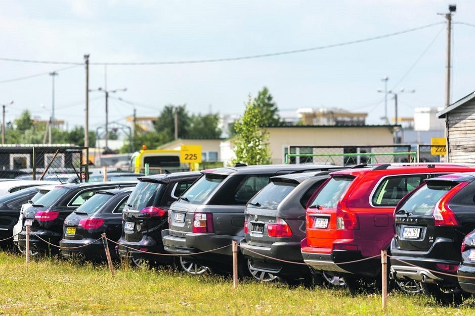 Naudotų automobilių banga: didžiulė paklausa ir mažėjanti pasiūla