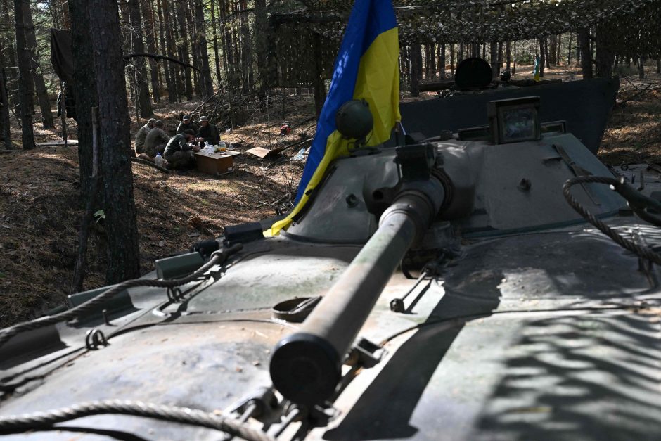 Pareigūnas: rusų pajėgos bando apsupti Avdijivką Ukrainos rytuose