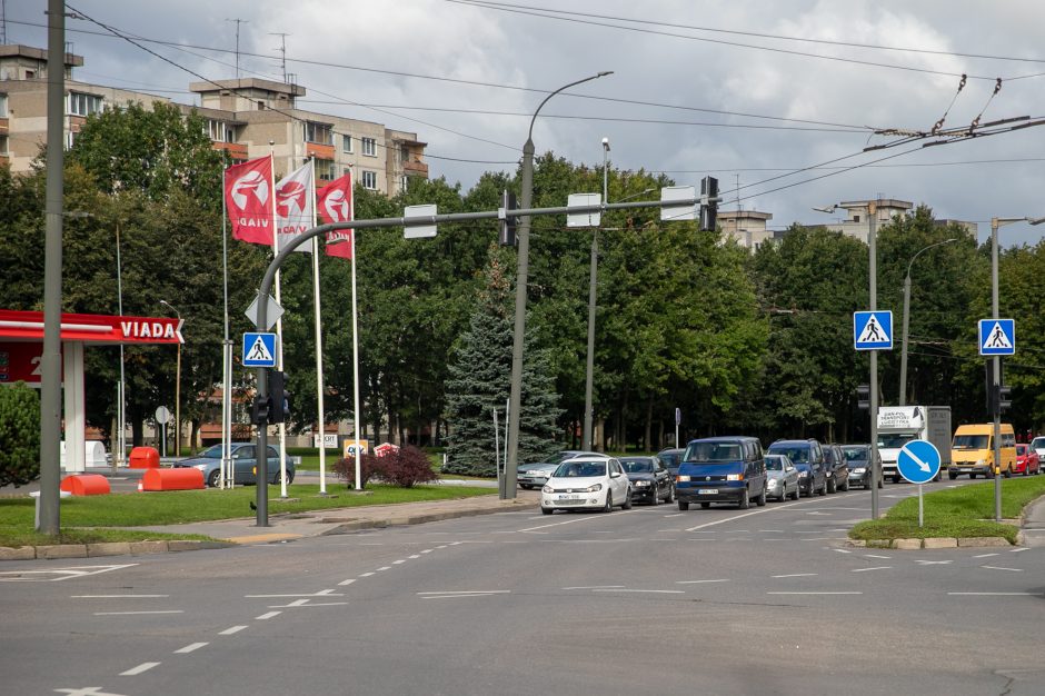 Vairuotojai skundžiasi dėl sankryžos: eismas nejuda taip efektyviai, kaip galėtų