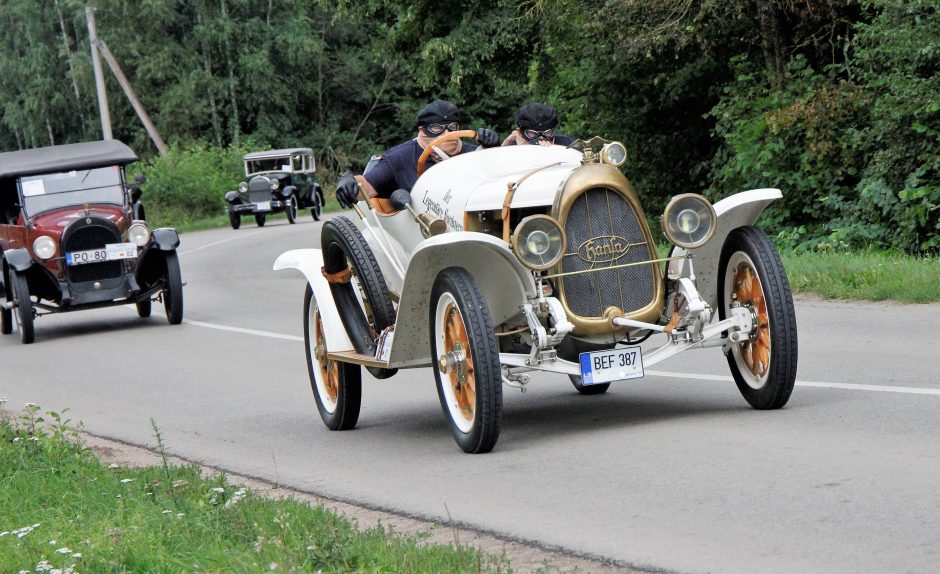 Po automobilių parodos – pasiūlymai parduoti šedevrus