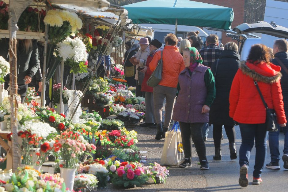 Srautai į Klaipėdos kapines – jau didesni