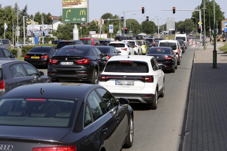 Įspėja klaipėdiečius: keturiose sankryžose klos asfaltą