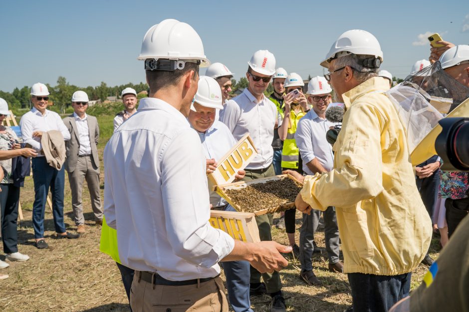 Verslo miestelio „Urban HUB“ statybų pradžią paskelbė įkurdinta bičių bendruomenė