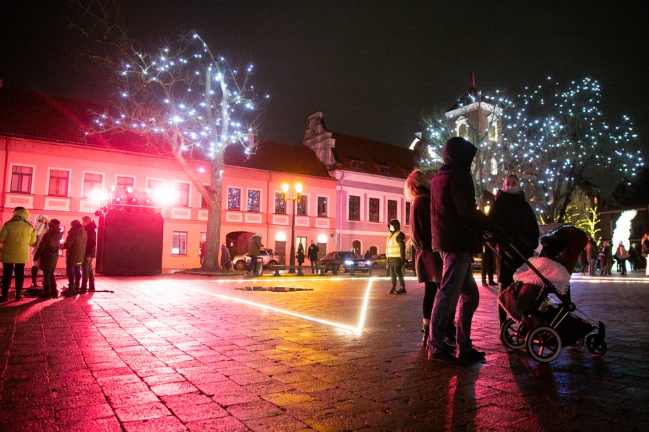 Kauno Kalėdų eglės abejingų nepalieka: šių metų ar pernykštė labiau žavi?