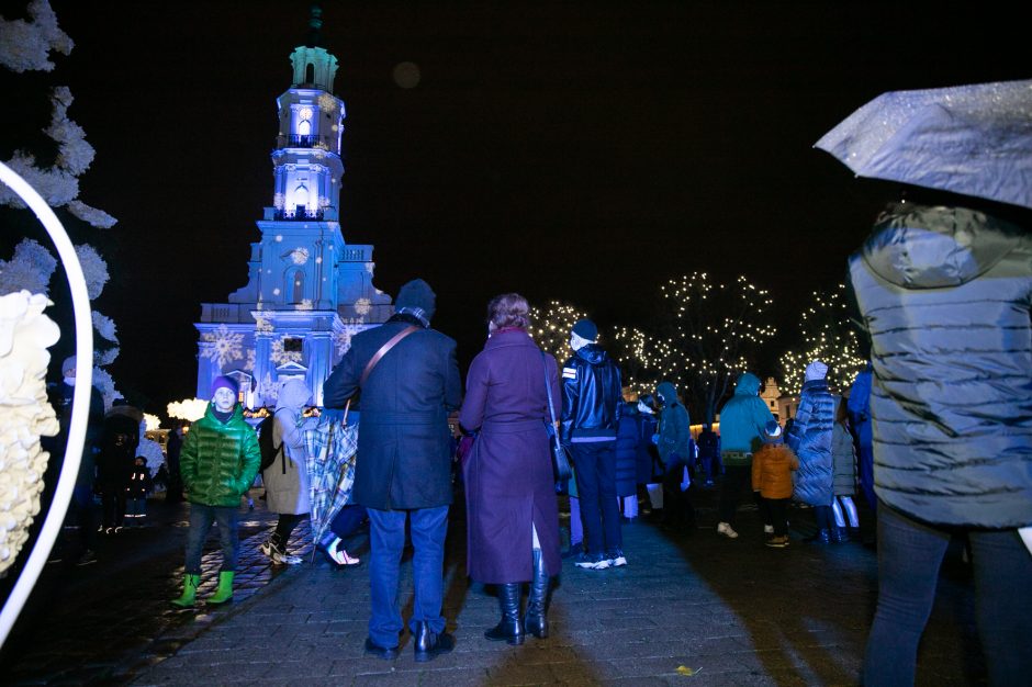 Kauno Kalėdų eglės abejingų nepalieka: šių metų ar pernykštė labiau žavi?