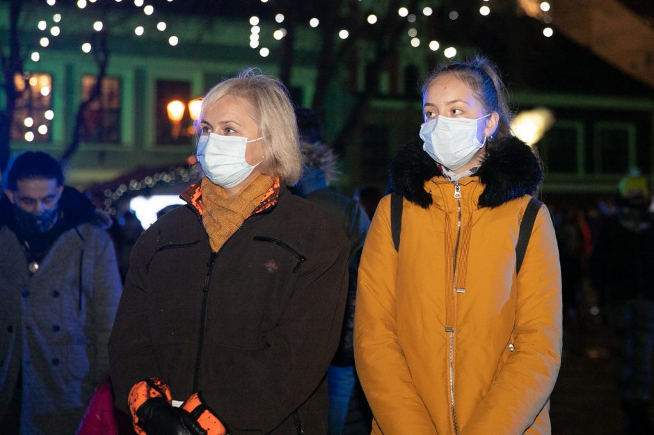 Kauno Kalėdų eglės abejingų nepalieka: šių metų ar pernykštė labiau žavi?