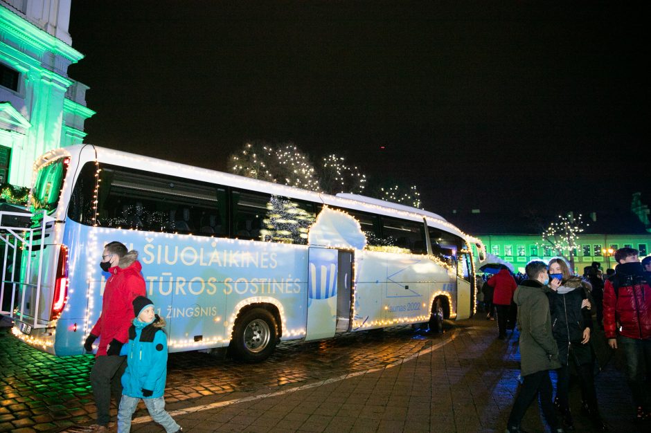 Kauno Kalėdų eglės abejingų nepalieka: šių metų ar pernykštė labiau žavi?