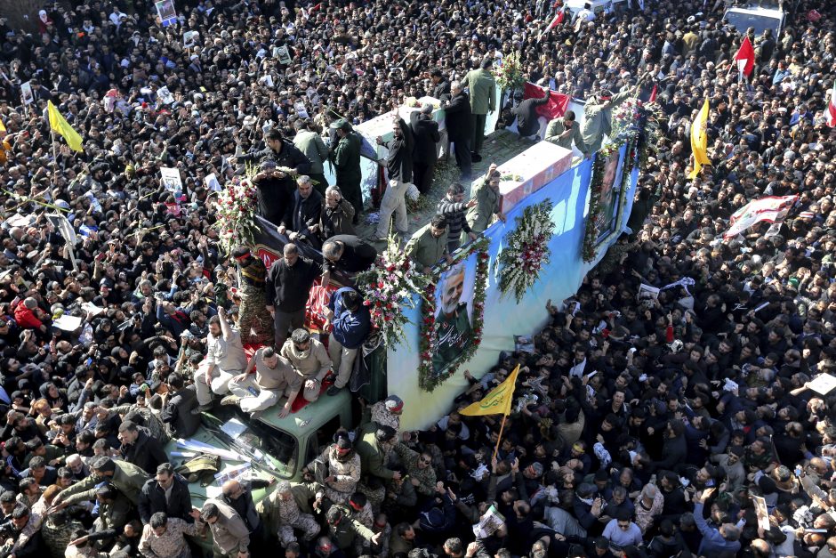 Per Q. Soleimani laidotuvių procesiją susidarius spūsčiai žuvo daugiau nei 50 žmonių