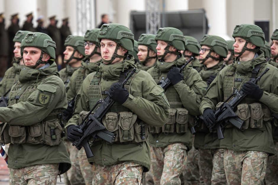 Rusijos agresijos fone auga lietuvių pasitikėjimas kariuomene ir labiau vertinama narystė NATO