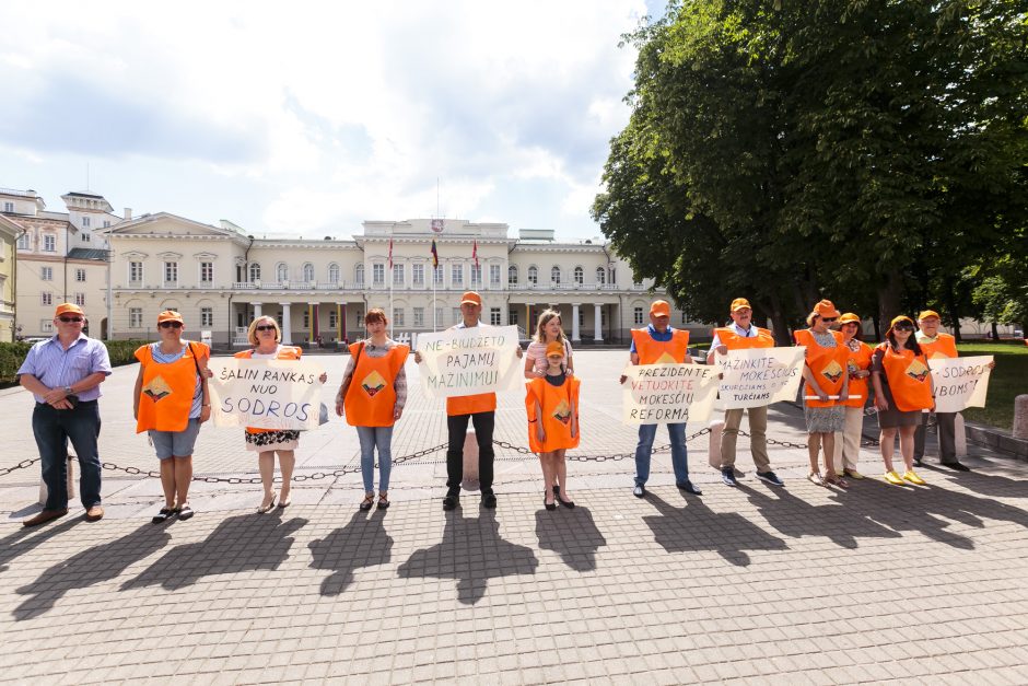 Profsąjunga prašė prezidentės vetuoti mokesčių reformą