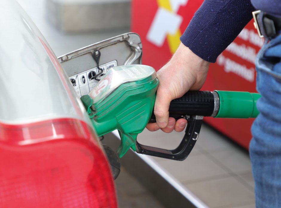 Lietuvoje beveik susilygino benzino ir dyzelino kaina