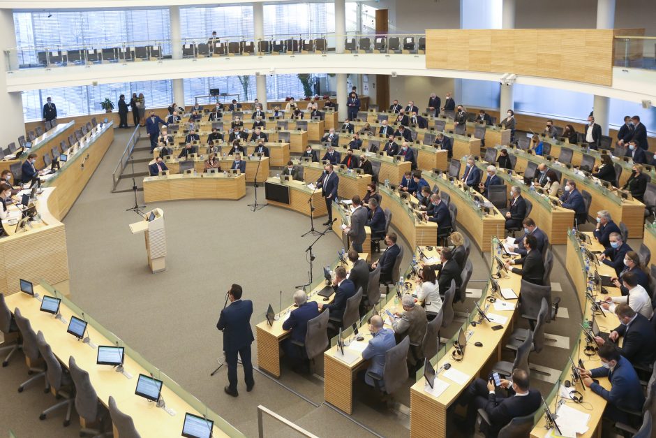 Pratęstoje Seimo sesijoje bus svarstomos Konstitucijos pataisos dėl tiesioginių merų rinkimų