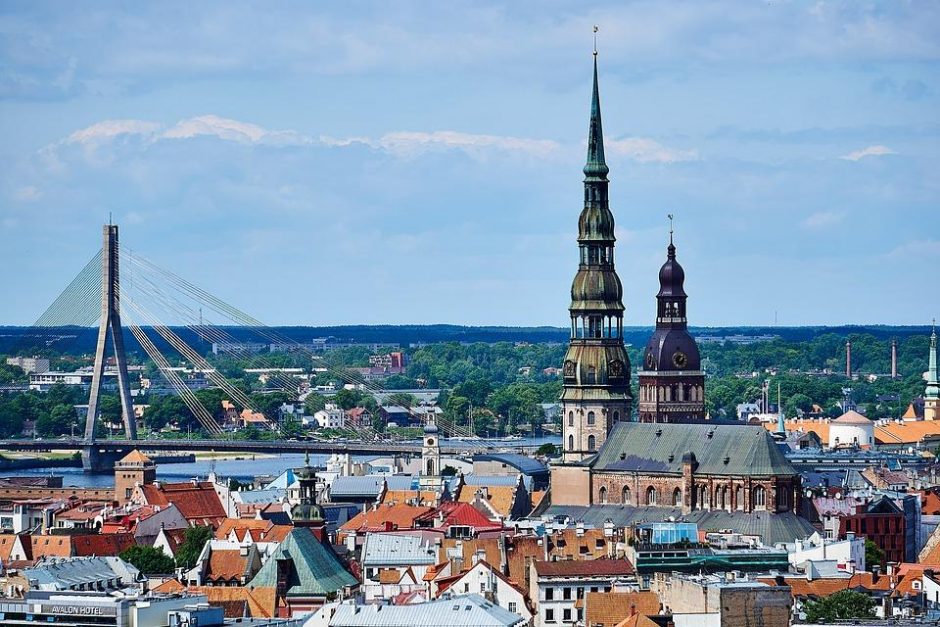 Latvijos parlamentas iš esmės pritarė Rygos dūmos paleidimui