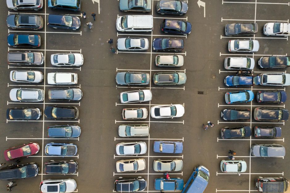 Stovėjimo aikštelėje Vilniuje rasti du Lenkijoje ieškomi automobiliai už 100 tūkst. eurų