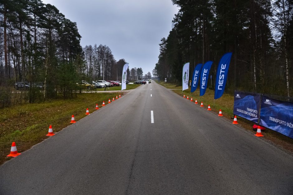 Kokie automobiliai stabdo geriausiai?