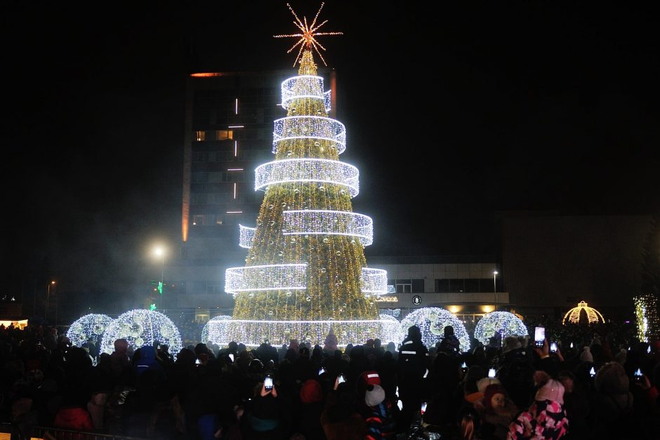 Marijampolės miesto centrą papuošė Kalėdų eglutė