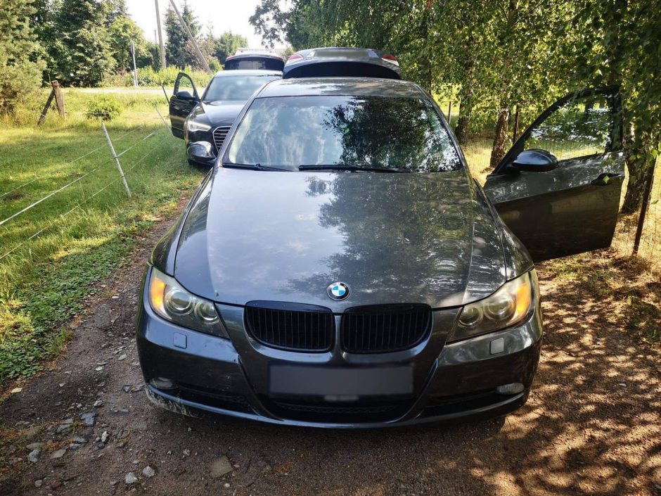 Policija BMW automobilį, kurį vairavo neblaivus vyras, persekiojo net 60 kilometrų
