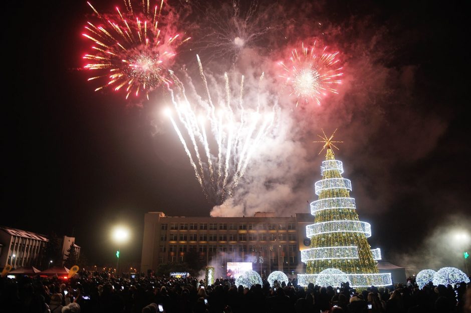 Marijampolės miesto centrą papuošė Kalėdų eglutė