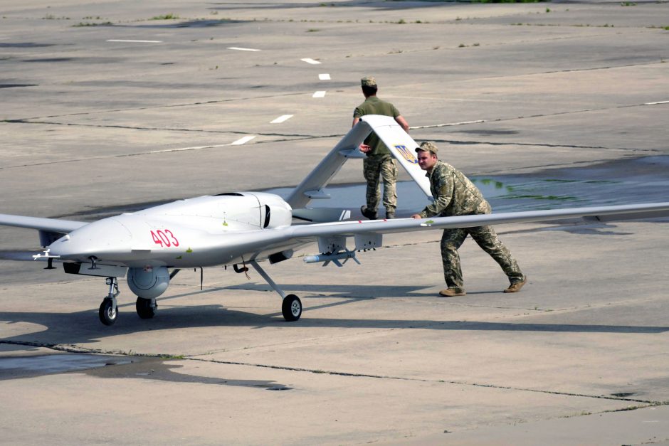 Diplomatas: Turkijos kompanija jau įsigijo Ukrainoje sklypą dronų „Bayraktar“ gamyklai