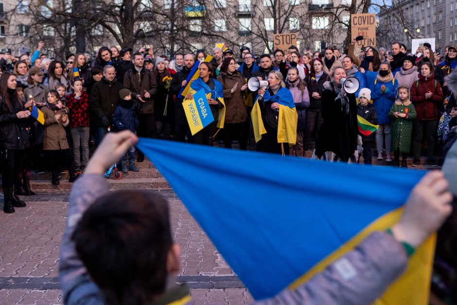Atsiliepę į V. Zelenskio kvietimą paremti Ukrainą, Vilniuje susirinko apie 4 tūkst. žmonių 