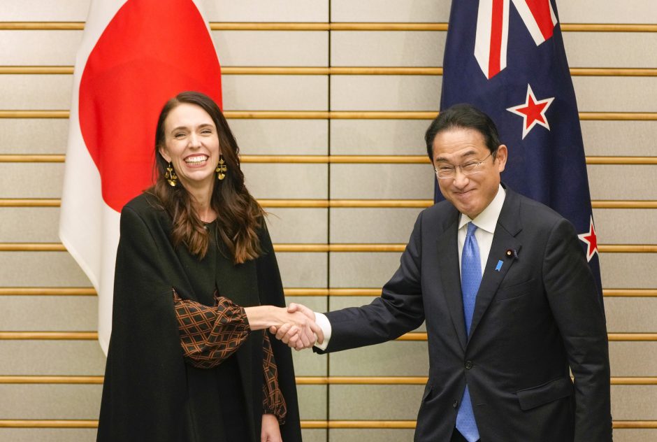 Japonija ir Naujoji Zelandija planuoja derybas dėl didesnio bendradarbiavimo gynybos srityje