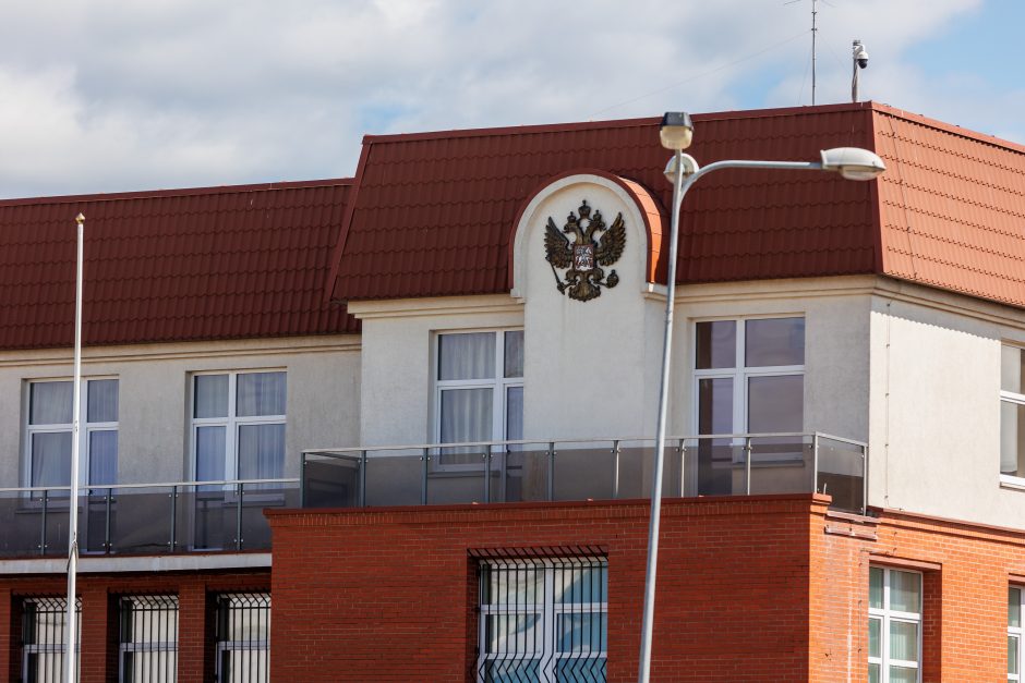 Klaipėdietė, pikete prie Rusijos konsulato stovėjusi su svetimu plakatu, pasiskundė teismui