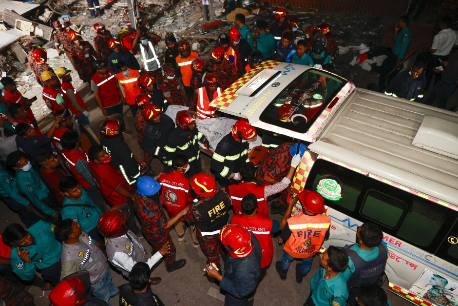 Bangladeše per sprogimą biurų pastate žuvo 17 žmonių 