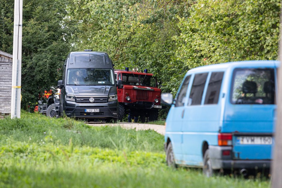 Kraupu: sprogo automobilis, kuriuo buvo vežamas karo laikų sprogmuo – žuvo du vyrai