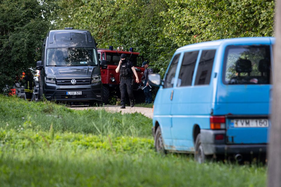 Kraupu: sprogo automobilis, kuriuo buvo vežamas karo laikų sprogmuo – žuvo du vyrai